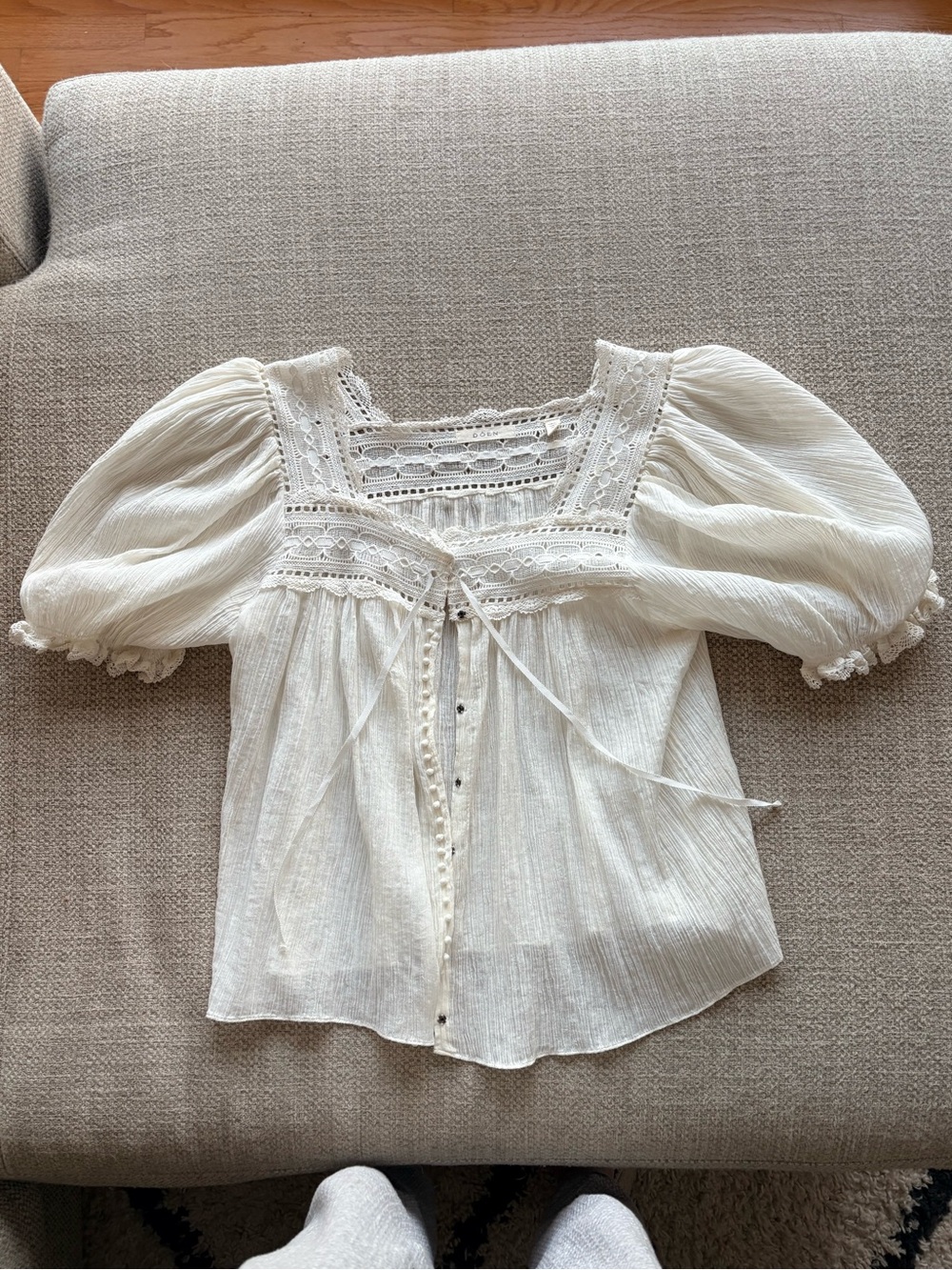 Doen Cream Eyelet Square-Neck Puff Sleeve Blouse
